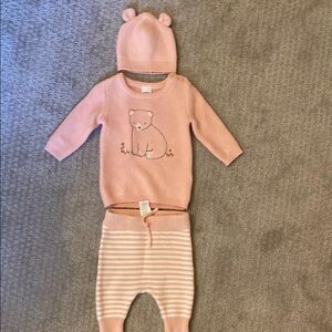 NEW Adorable Pink Bear Knit Baby Outfit